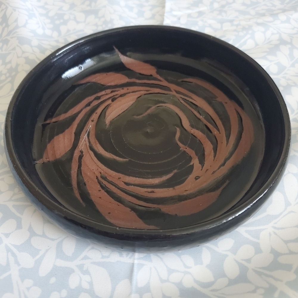 Pottery Leaves Pattern Red Clay black Glazed Dish 6 1/2" Diameter.‎
